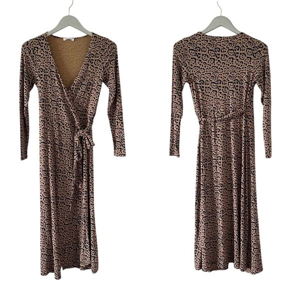GOOD AMERICAN Daynight Long Sleeve Midi Wrap Dress in Caramel Leopard - Picture 1 of 8